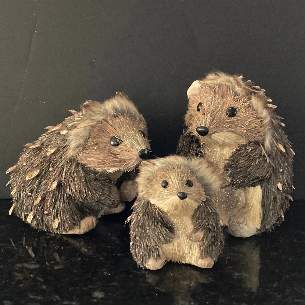 Katherine's Collection Straw Mother Father & Baby Hedgehogs/Holiday/Winter/NEW!
